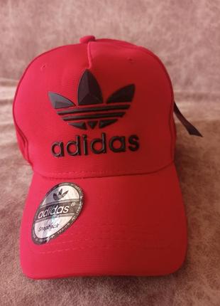 Кепка adidas красная