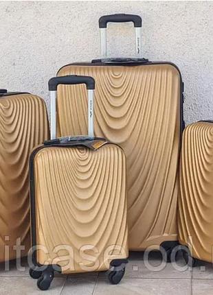 Очень красивый чемодан wings  304 gold ✨️ poland 🇵🇱