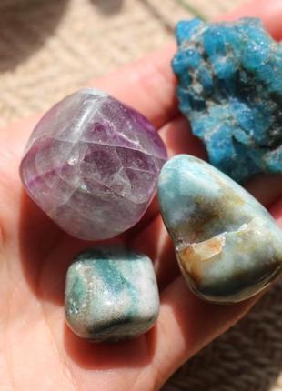 Натуральні камінці для колекції, інтер'єру (флюорит, апатит, моховий агат)3 фото