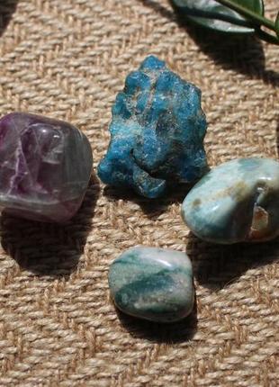 Натуральні камінці для колекції, інтер'єру (флюорит, апатит, моховий агат)2 фото