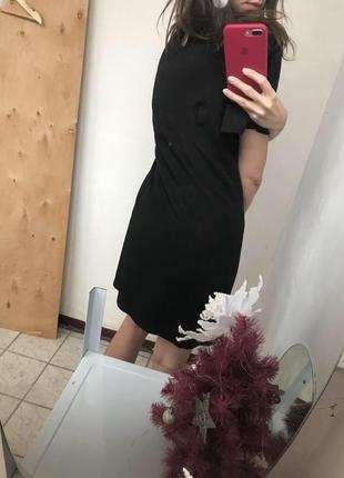 Короткое чёрное платье с люверсами m4 фото