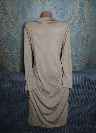 Женское платье в рубчик по фигуре с разрезом р.44/464 фото