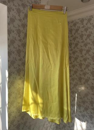 Желтая юбка с разрезом миди юбка3 фото
