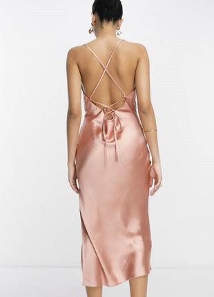 Платье миди в бельевом стиле с разрезом на ножке розовое золото5 фото