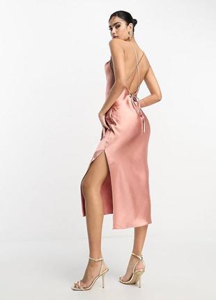 Платье миди в бельевом стиле с разрезом на ножке розовое золото1 фото