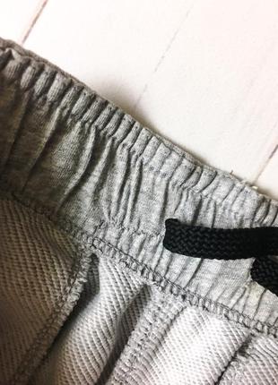 Мужские серые спортивные шорты adidas адидас с лампасами. размер s m10 фото