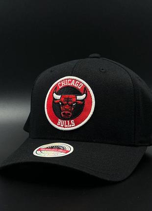 Оригинальная черная кепка mitchell and ness chicago bulls