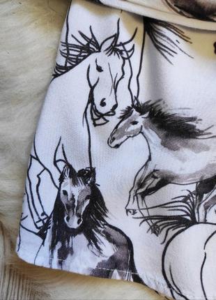 Белая натуральная рубашка блуза с принтом рисунком лошадями лошадь пуговицами батал вискоза9 фото