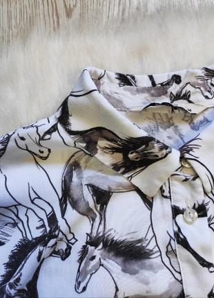 Белая натуральная рубашка блуза с принтом рисунком лошадями лошадь пуговицами батал вискоза7 фото