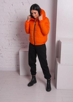 Куртка жіноча демісезонна з капюшоном помаранчева, коротка стьобана куртка весна осінь3 фото