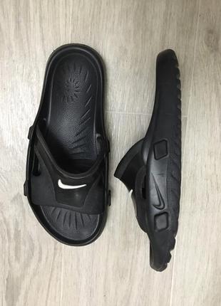 Nike легкі зручні шльопанці