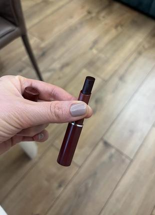 Тонирующий бальзам помада для губ clinique almost lipstick mi-rouge a levres - цвет: black honey 1.2 грамма9 фото