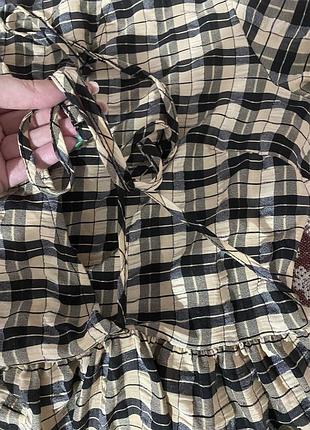 Сукня в клітинку