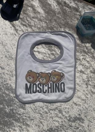 Детский слюнявчик moschino1 фото