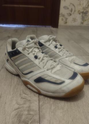 Кроссовки adidas. привезенные из европы.