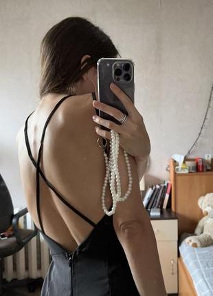 Чорний комбінезон з відкритою спиною