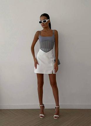 Юбка белая с разрезом на высокой посадке ткань тиар