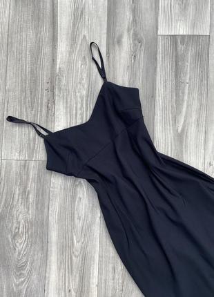 Черное платье-футляр в бельевом стиле4 фото