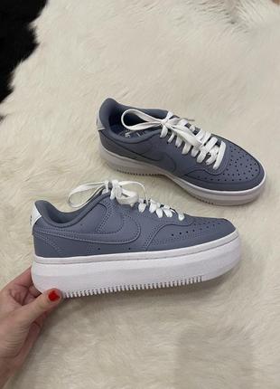 Кроссовки