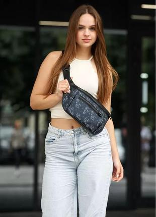 Женская сумка на пояс бананка sambag tirso max msh черная с принтом