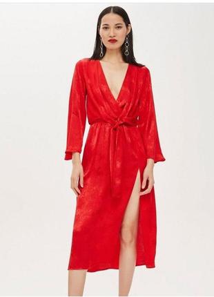 Червоне плаття з принтом