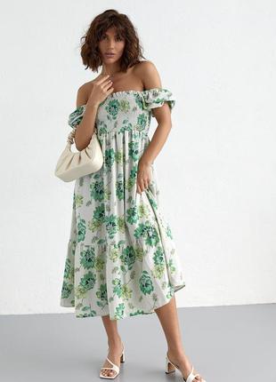 Летнее платье в цветочный узор с открытыми плечами6 фото