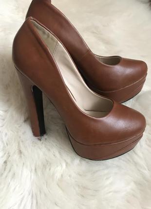 Туфли - натуральная кожа.