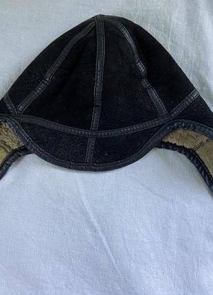 Шкіряна зимова шапка.