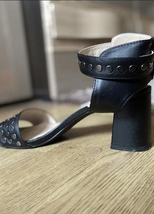 Босоніжки на літо