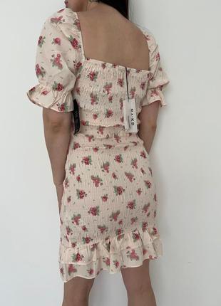 Гарнюща сукня в квітковий принт na-kd4 фото