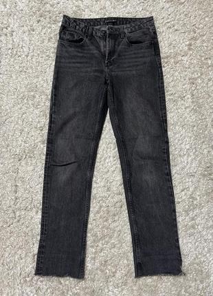Темно-серые джинсы прямого кроя1 фото