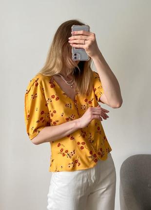 Оранжевая блуза в цветочный принт2 фото