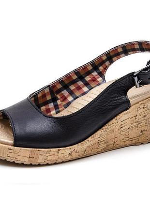 Жіночі шкіряні босоніжки crocs на такетці\р.36\оригинал