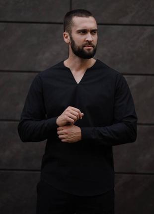 Мужская рубашка с длинным рукавом v-образным вырезом