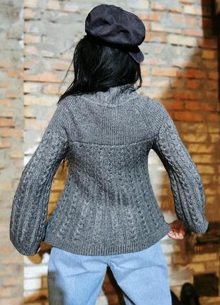 Светр в'язаний з косами 5