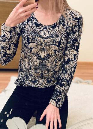 Кофта джемпер с красивой спинкой и стразами