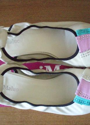 Кожаные босоножки на каблуке