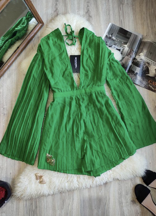 Ромпер, комбинезон с плесерированными шортами и широкими рукавами зеленый4 фото