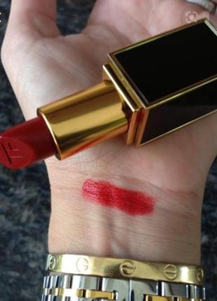 Помада с сатиновым финишем tom ford lip color rouge a levres #16 scarlet rouge 3 г10 фото