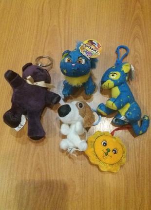 Класні м'ягкі іграшки-брелочки