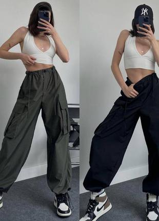 Широкие брюки карго с накладными карманами из матовой плащевки 42-44, 44-46