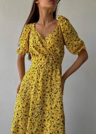 Платье миди декольте на запах рукава фонарики платье с разрезом розовая синяя желтая белая с цветочным принтом3 фото