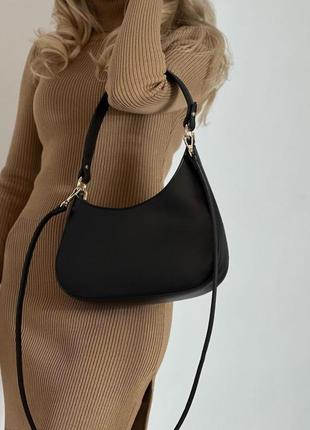 Женская черная кожаная сумка багет из кожи сафьяно, италия5 фото