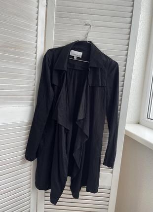 Черная рубашка с лацканами по типу тренч легкий накидка7 фото