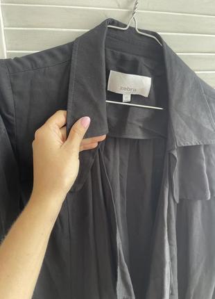 Черная рубашка с лацканами по типу тренч легкий накидка8 фото