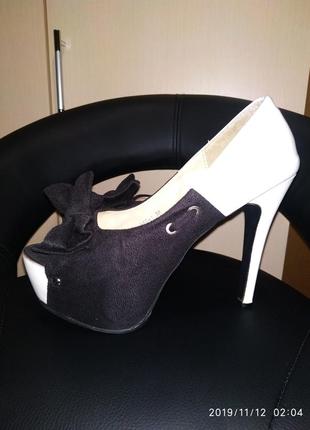 Чёрно-белые туфли, замша и лак, на высоком каблуке,с бантиком1 фото