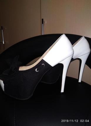 Чёрно-белые туфли, замша и лак, на высоком каблуке,с бантиком3 фото