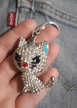Шикарный новый брелок с кристаллами кошка