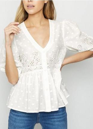 Белая легкая блузка блуза с прошвы с баской new look