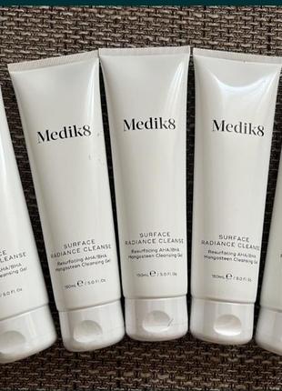 Гель для очищения жирной кожи medik8 surface radiance cleanse